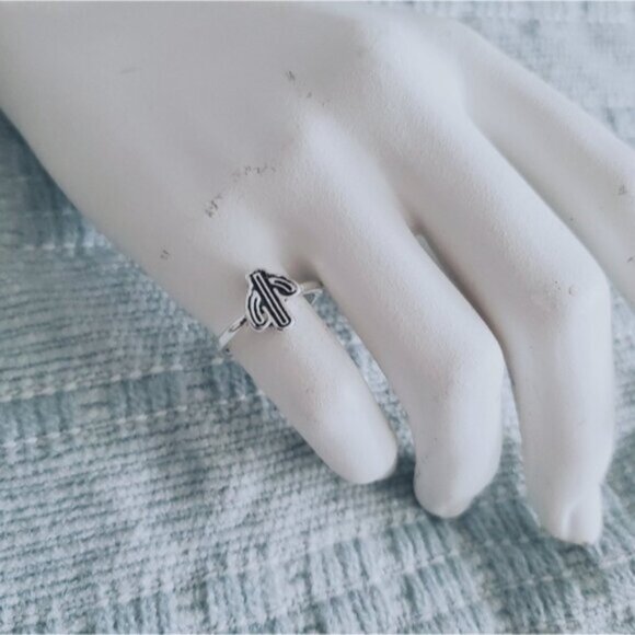 New Boho Western Cactus Ring - Picture 5 of 10